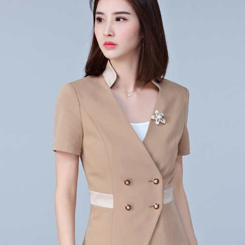 女款商務(wù)西服