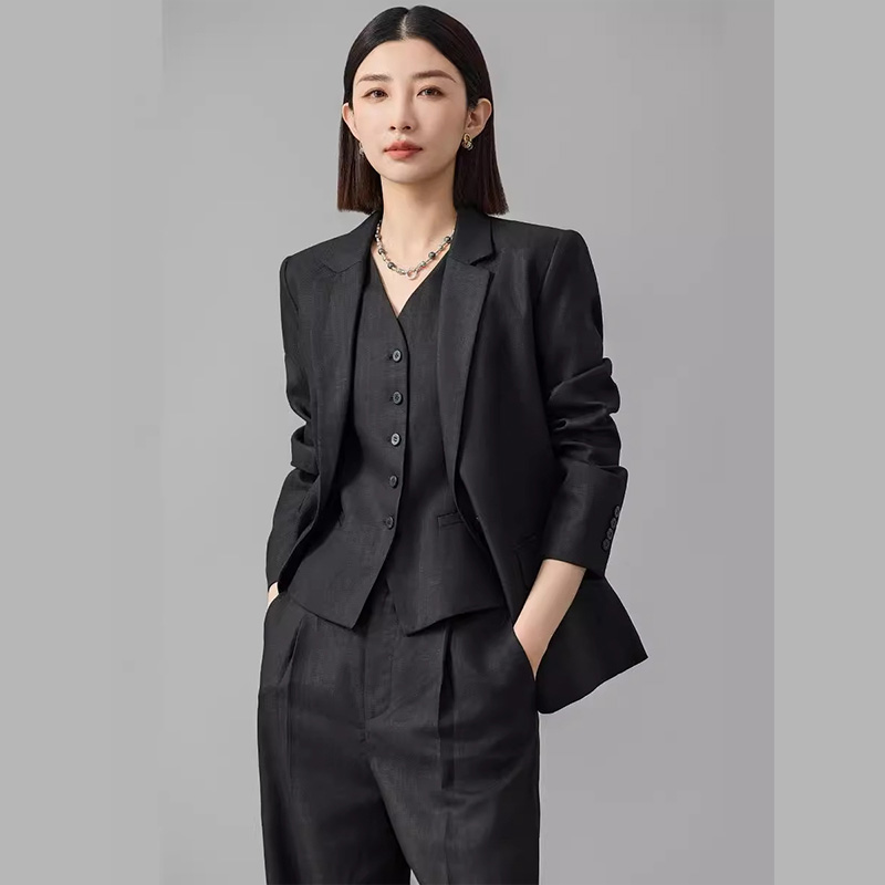 女款商務(wù)西服