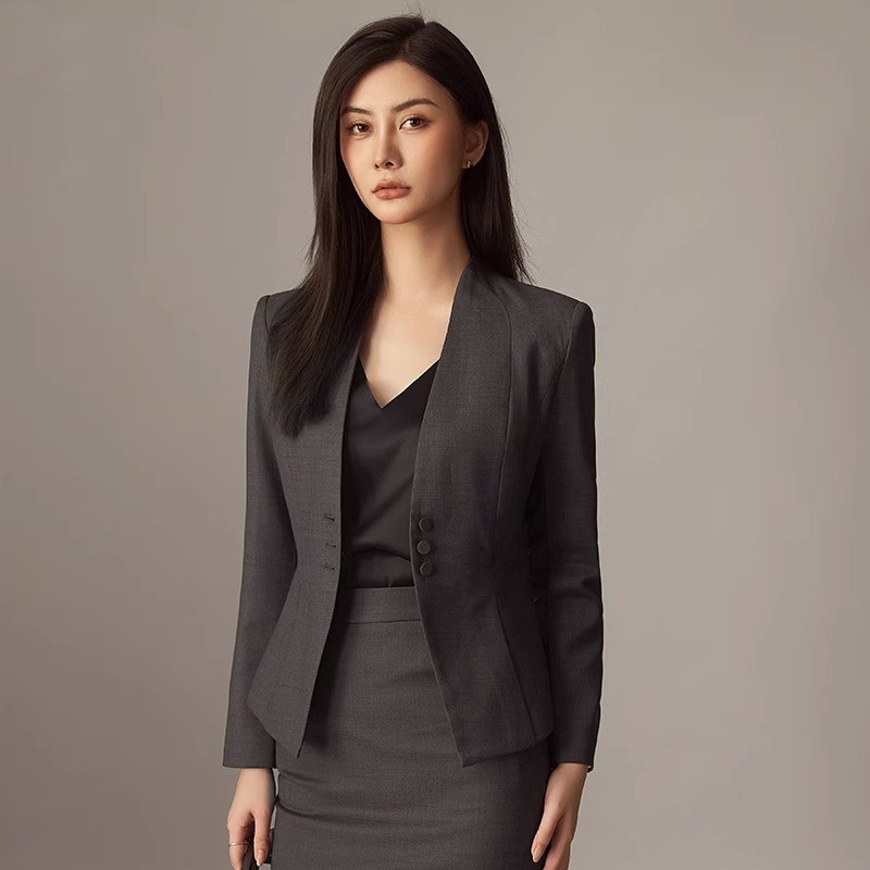 女款商務(wù)西服